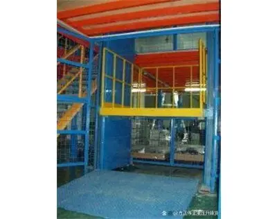 倉庫(ku)貨物提升(sheng)機升降貨(huo)梯