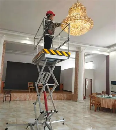 便攜式(shi)鋁合金升降(jiàng)平台