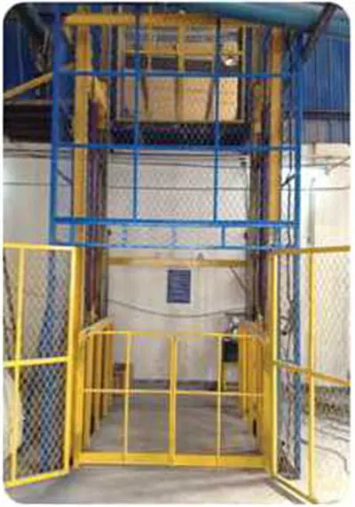 導軌式(shì)升降機