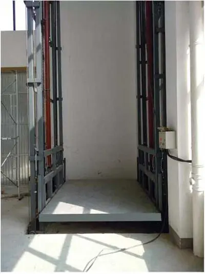 導(dǎo)軌式升降(jiàng)機